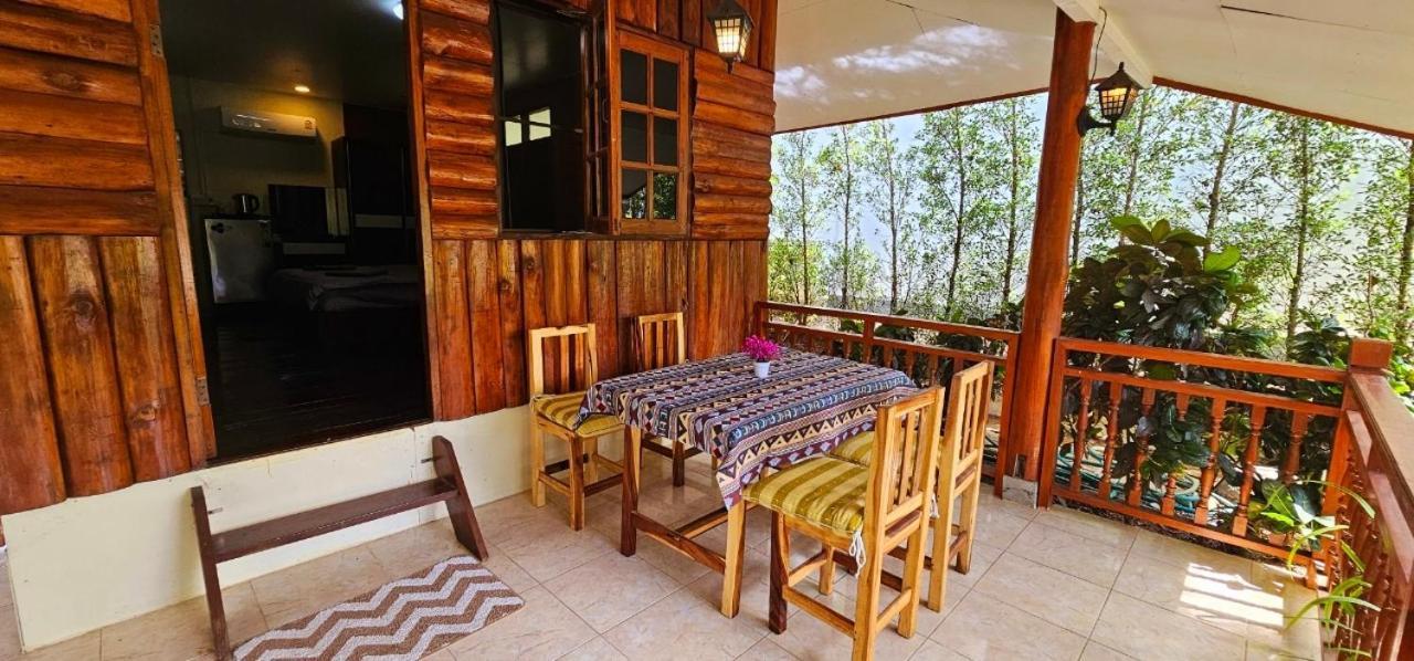 Homdoiintr Farmstay ฮ่อมดอยอินทร์ ฟาร์มสเตย์ Ban Huai Kaeo Bagian luar foto