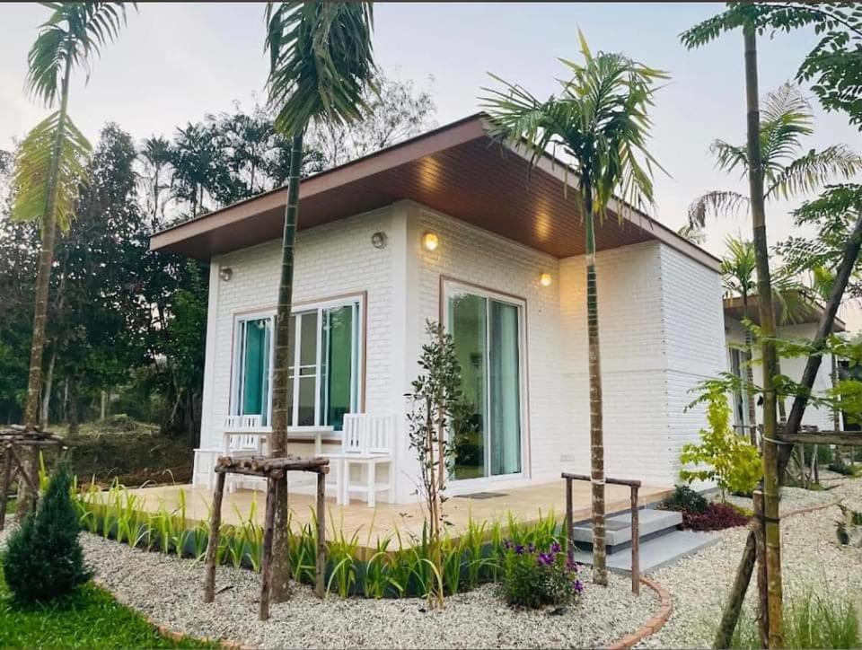 Homdoiintr Farmstay ฮ่อมดอยอินทร์ ฟาร์มสเตย์ Ban Huai Kaeo Bagian luar foto